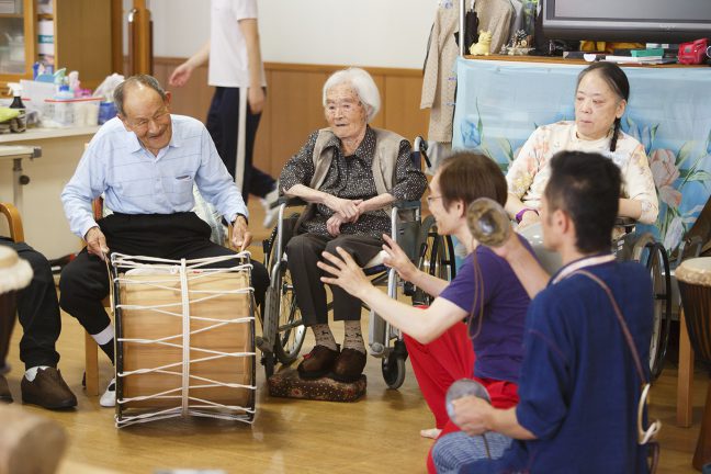 「RYTHM 打! えいめい」、「清水の会 えいめい」にて（2016年） Photo: KIGURE Shinya 