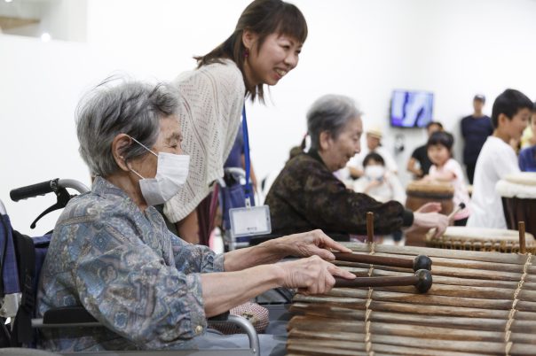 アーツ前橋のライブにて（中央が木村祐子氏）　Photo by KIGURE Shinya